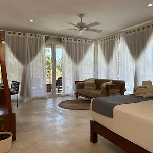 Noah & Hotel Mahahual